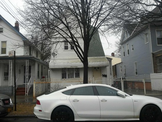 Single-family for Pre-foreclosure / auction East New York, Brooklyn