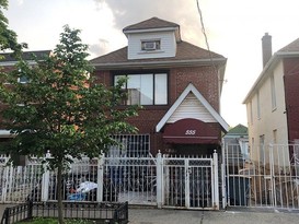 Home for Pre-foreclosure / auction Soundview, Bronx