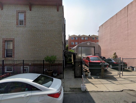 Single-family for Pre-foreclosure / auction Flatbush, Brooklyn