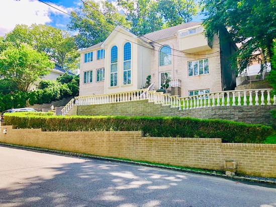 Single-family for Sale Todt Hill, Staten Island