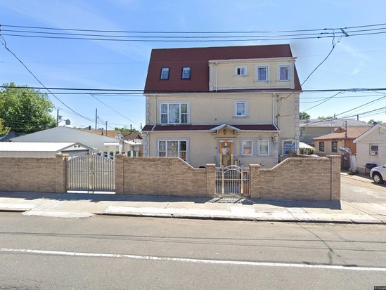 Single-family for Pre-foreclosure Midland Beach, Staten Island