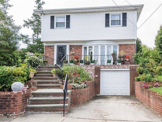 Single-family for Sale Douglaston, Queens