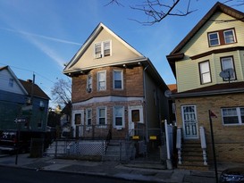 Home for Pre-foreclosure / auction Tompkinsville, Staten Island