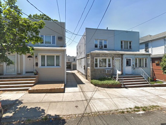 Single-family for Pre-foreclosure / auction Maspeth, Queens