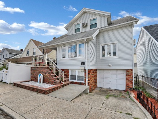 Single-family for Sale Gerritsen Beach, Brooklyn