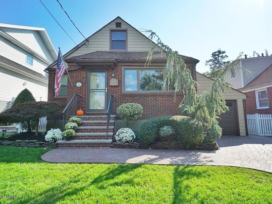 Single-family for Sale Castleton Corners, Staten Island