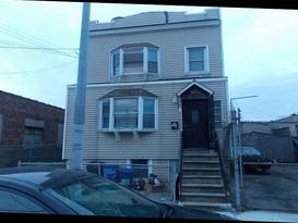 Home for Pre-foreclosure / auction Maspeth, Queens