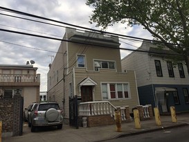 Home for Pre-foreclosure Maspeth, Queens