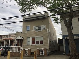 Home for Pre-foreclosure Maspeth, Queens