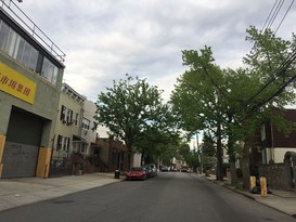 Home for Pre-foreclosure Maspeth, Queens