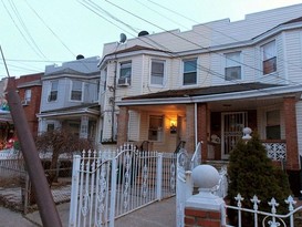 Home for Pre-foreclosure / auction Maspeth, Queens