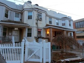 Home for Pre-foreclosure / auction Maspeth, Queens