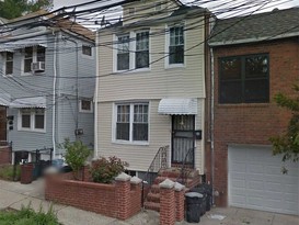 Home for Pre-foreclosure / auction Woodside, Queens