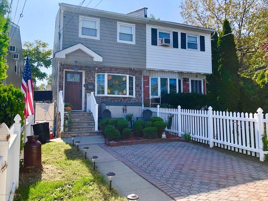 Single-family for Sale Bay Terrace, Staten Island