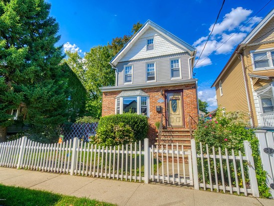 Single-family for Sale Port Richmond, Staten Island