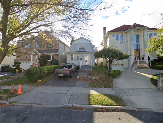 Single-family for Pre-foreclosure Tottenville, Staten Island