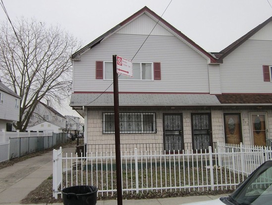 Single-family for Pre-foreclosure / auction Arverne, Queens