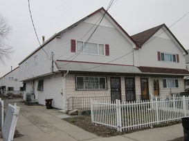 Home for Pre-foreclosure / auction Arverne, Queens