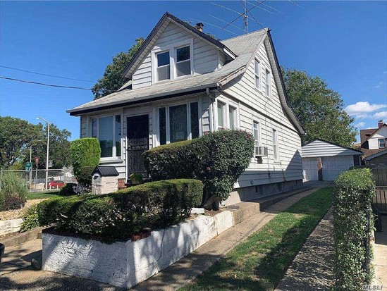 Single-family for Sale Hillcrest, Queens