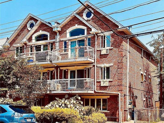 Multi-family for Sale Oakland Gardens, Queens