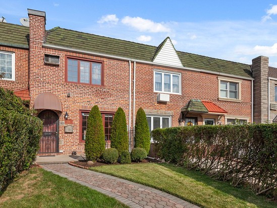 Single-family for Sale Middle Village, Queens