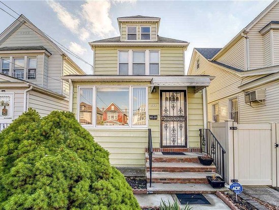 Single-family for Sale Rego Park, Queens