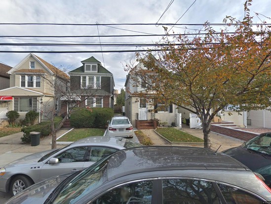 Single-family for Pre-foreclosure Rego Park, Queens