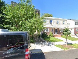 Home for Pre-foreclosure Middle Village, Queens