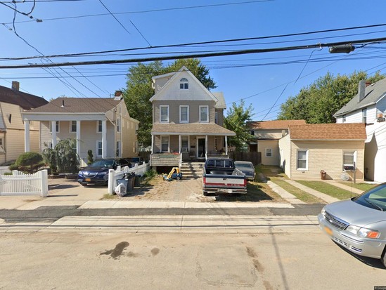 Single-family for Pre-foreclosure / auction Elm Park, Staten Island