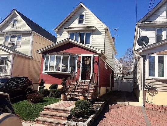 Single-family for Sale Middle Village, Queens