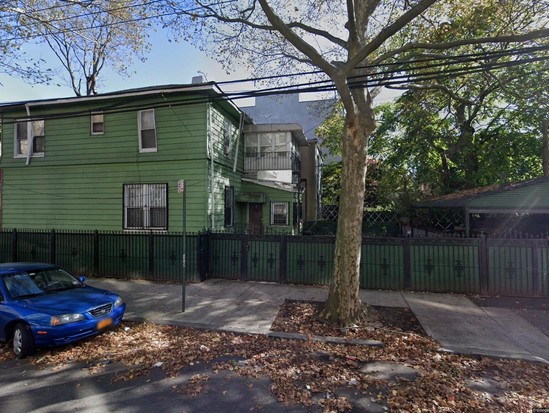 Single-family for Pre-foreclosure / auction Wakefield, Bronx