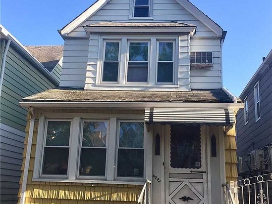 Single-family for Pre-foreclosure / auction Glendale, Queens