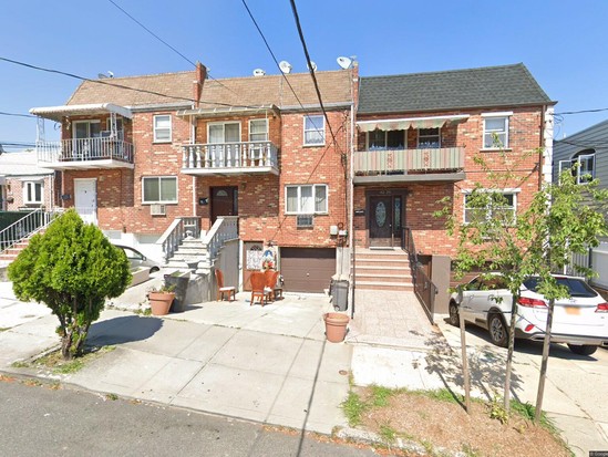 Single-family for Pre-foreclosure Maspeth, Queens