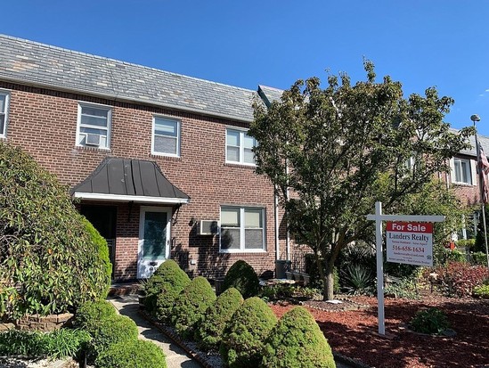 Single-family for Sale Middle Village, Queens