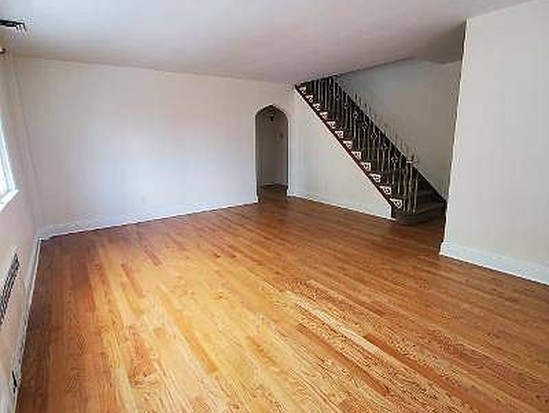 Single-family for Sale Maspeth, Queens