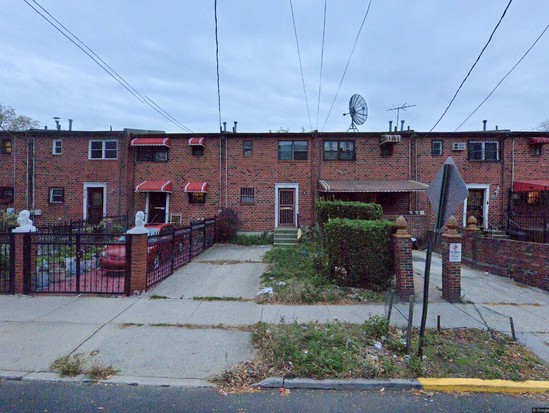 Single-family for Pre-foreclosure East New York, Brooklyn