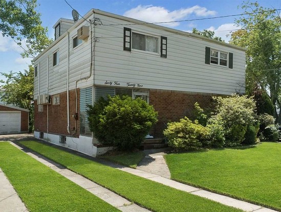 Single-family for Sale Kew Gardens Hills, Queens