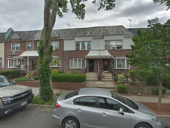 Single-family for Pre-foreclosure Middle Village, Queens