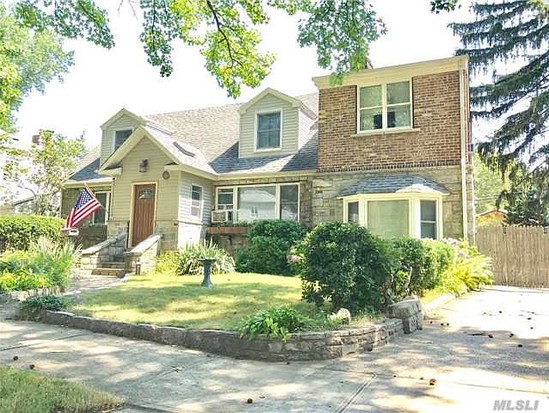 Multi-family for Pre-foreclosure Oakland Gardens, Queens