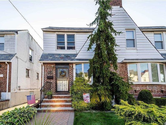 Single-family for Sale Middle Village, Queens