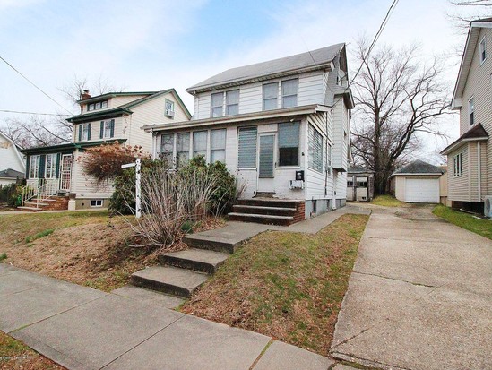 Single-family for Sale Castleton Corners, Staten Island