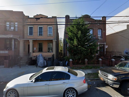 Single-family for Pre-foreclosure / auction East New York, Brooklyn