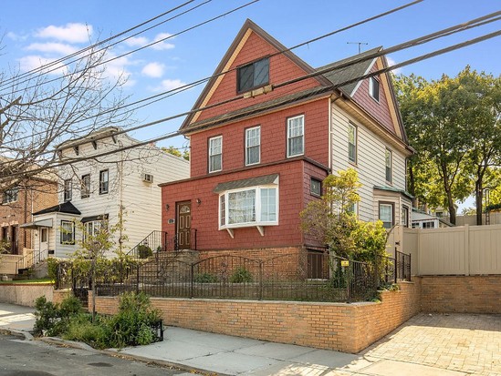 Single-family for Sale Maspeth, Queens