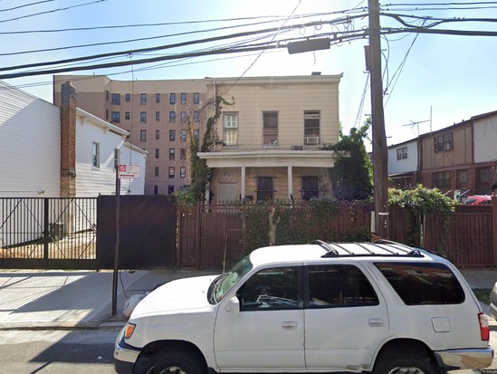 Single-family for Pre-foreclosure / auction Woodstock, Bronx