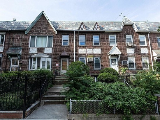 Single-family for Sale Rego Park, Queens