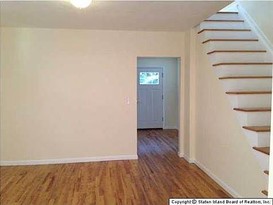 Home for Pre-foreclosure / auction Clifton, Staten Island