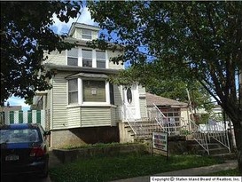 Home for Pre-foreclosure / auction Clifton, Staten Island