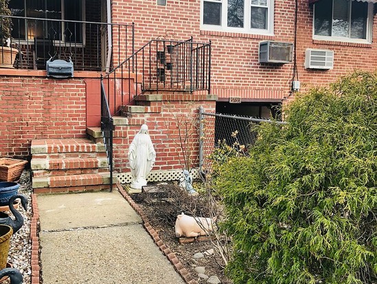 Single-family for Sale Rego Park, Queens