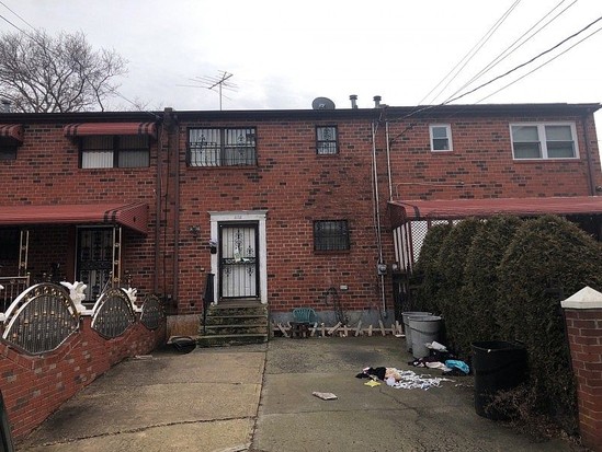 Single-family for Pre-foreclosure / auction East New York, Brooklyn