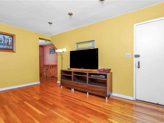 Condo for Sale Oakland Gardens, Queens